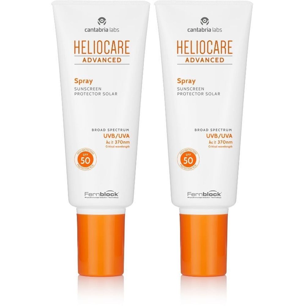 Twee tubes zonnebrandcrème. Wit met oranje dop. Opschrift: Heliocare Advanced, Spray, SPF 50.