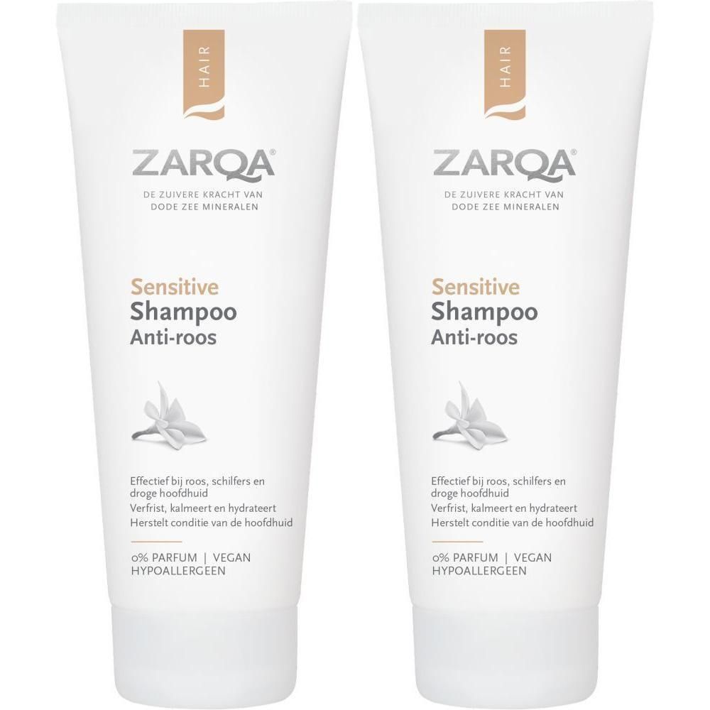 Twee tubes ZARQA Sensitive Anti-roos shampoo. Witte tubes met tekst en logo. Productnaam en overige informatie.