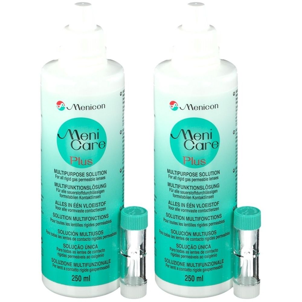 Deux flacons de Menicare Plus, solution polyvalente pour lentilles de contact, avec deux étuis. Inscription : Menicon, Care Plus.