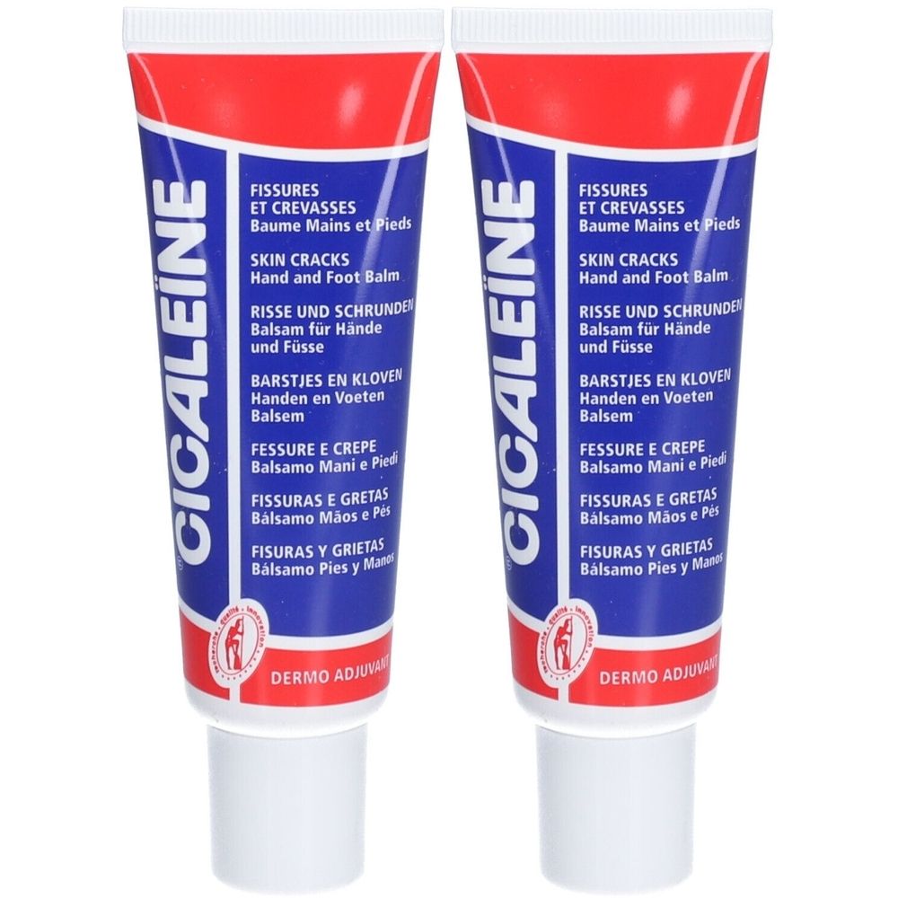 Deux tubes de Akileïne Cicaleine. Emballage bleu et rouge avec texte blanc. Inscriptions multilingues.