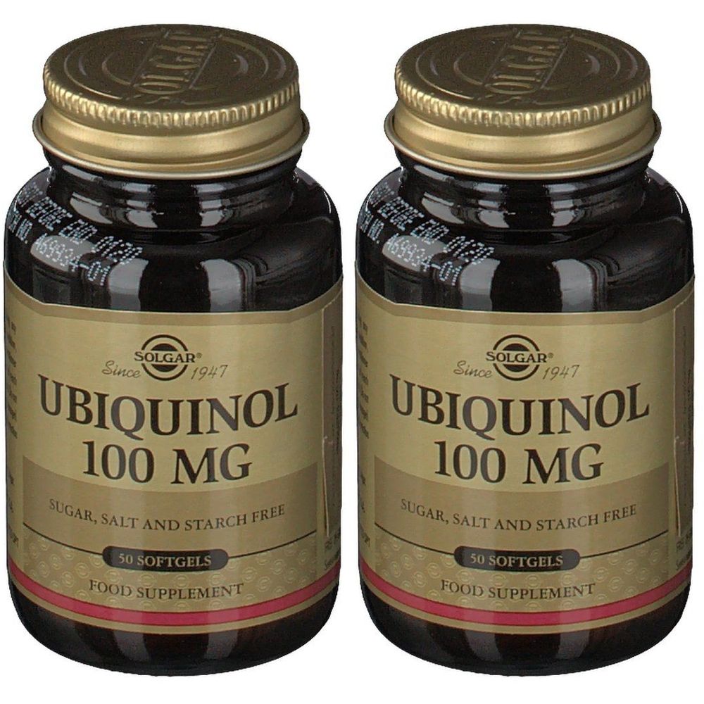 Twee flessen Solgar Ubiquinol 100 mg. Bruine glazen flessen met gouden doppen. Opschrift: Ubiquinol 100 mg, 50 softgels, suiker-, zout- en zetmeelvrij.