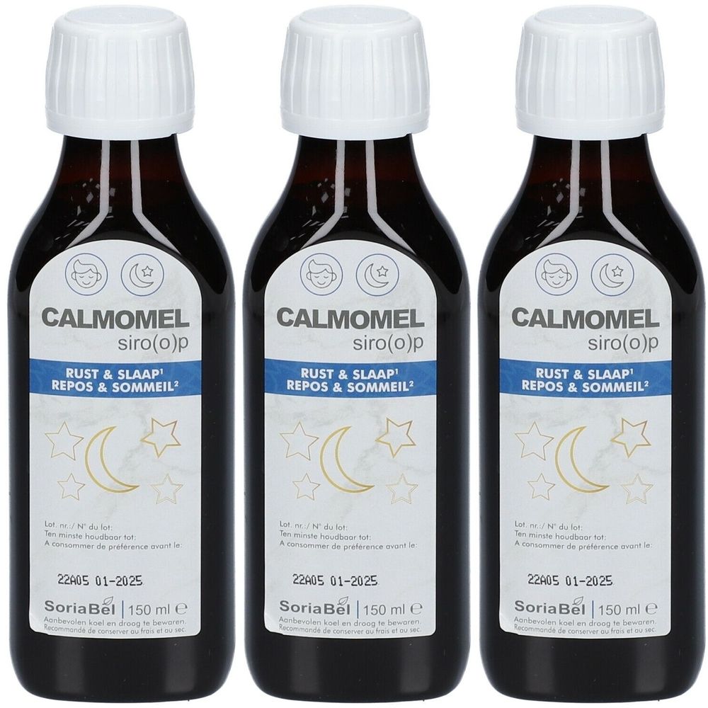 Drie flessen met witte doppen. Etiket met CALMOMEL, siro(o)p, RUST & SLAAP, REPOS & SOMMEIL. SoriaBel, 150 ml.