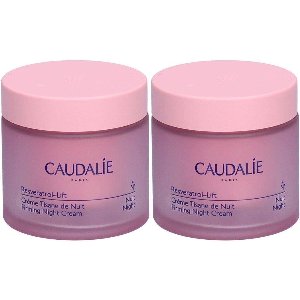 Deux pots de crème de nuit Caudalie Resveratrol-Lift. Couvercles roses, pots violets avec texte blanc. Inscription : Caudalie, Resveratrol-Lift.