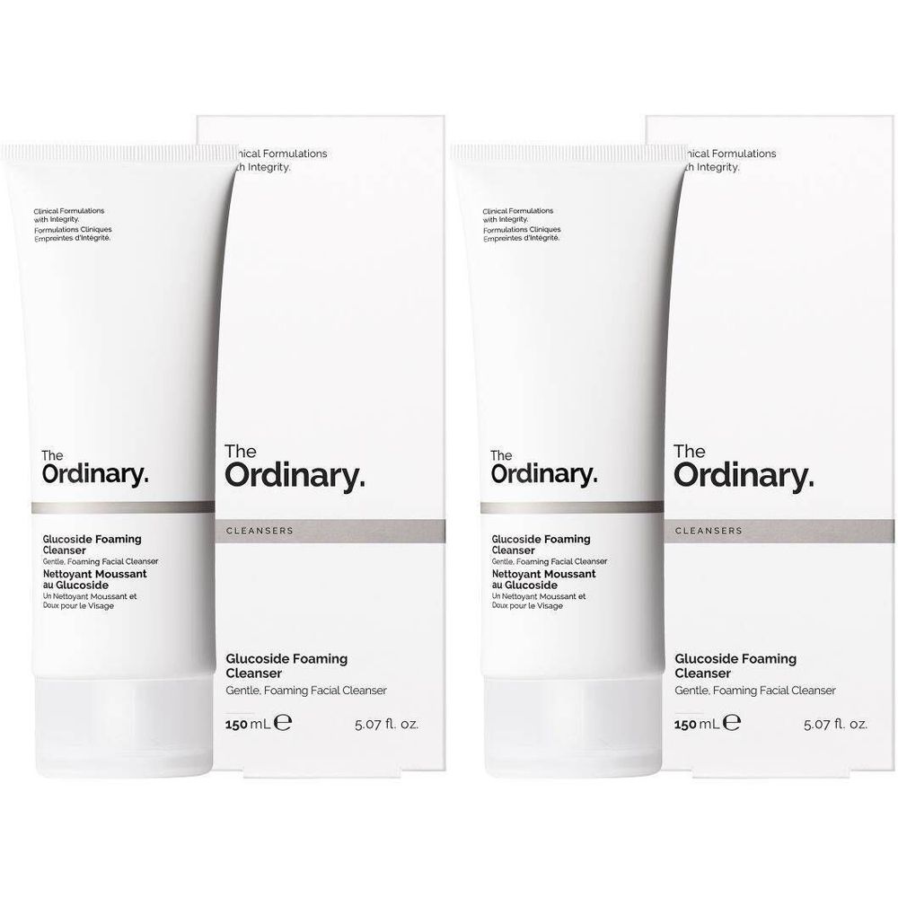 Deux tubes et boîtes blanches. Les tubes portent la mention "The Ordinary". Les boîtes indiquent "Glucoside Foaming Cleanser".