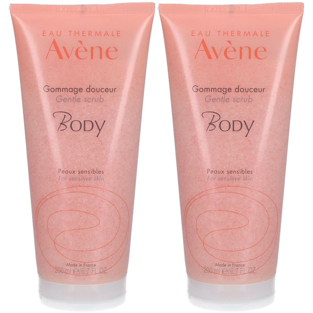 Deux tubes de gommage corporel. Tubes roses avec texte blanc. Inscription : Avène, Gommage douceur, Body. Pour peaux sensibles.