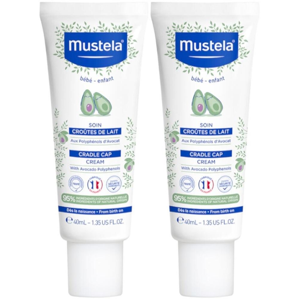 Deux tubes de crème Mustela Soin Croûtes de Lait. Tubes blancs avec texte bleu et illustrations d'avocats. Texte: Cradle Cap Cream.
