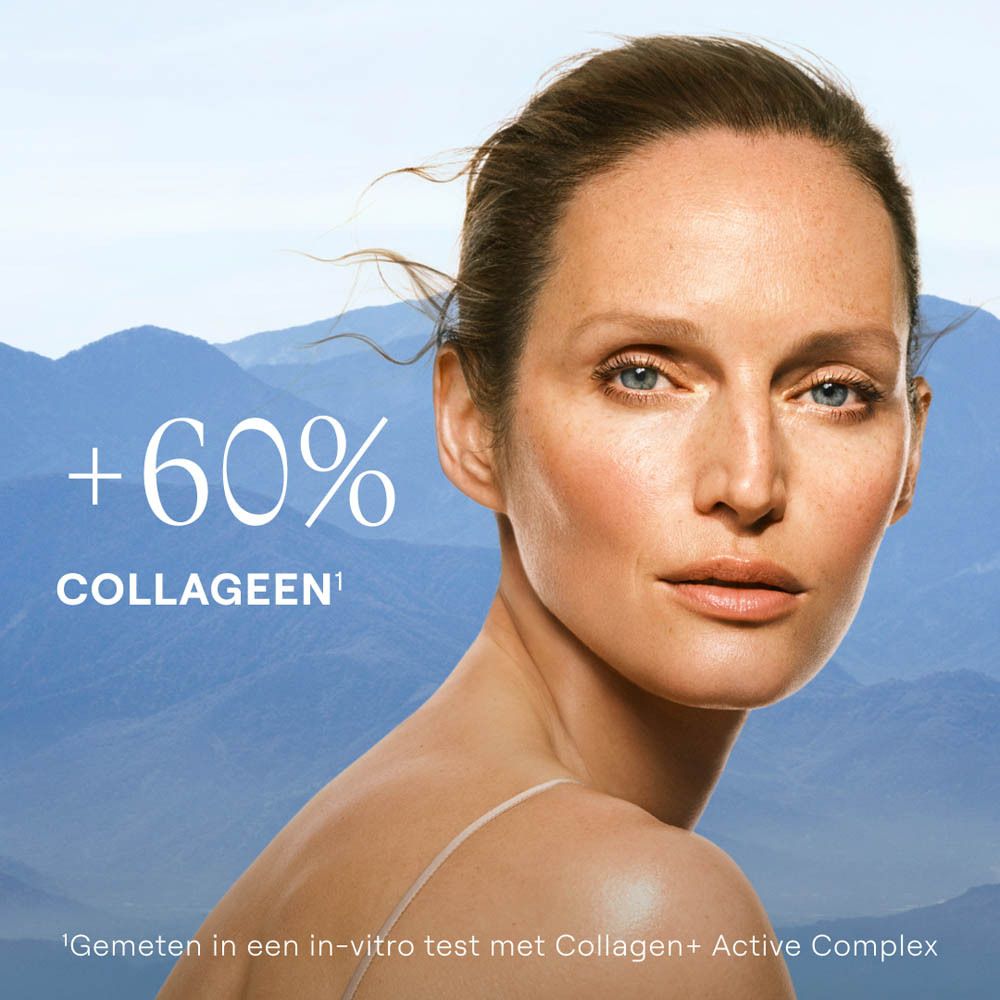 Vrouw met stralende huid voor berglandschap, +60% collageen.