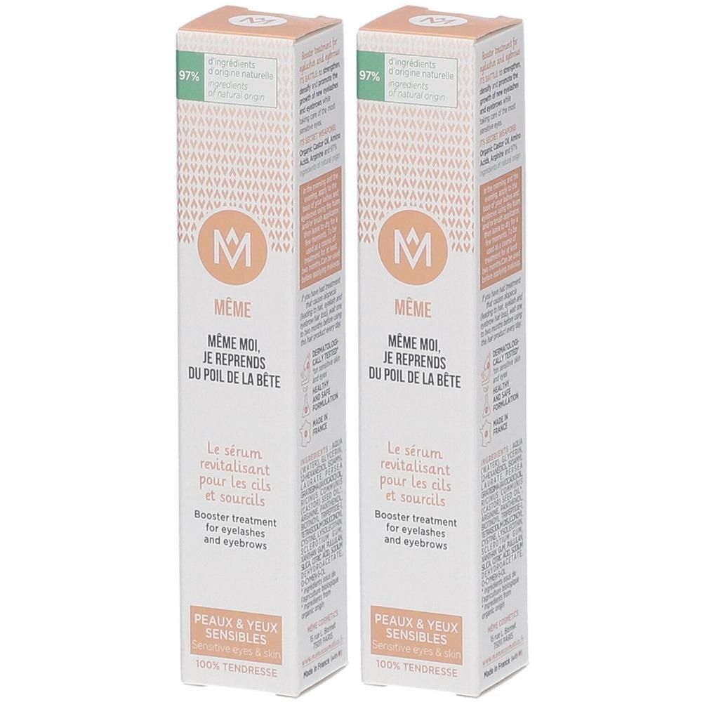 Twee dozen MÊME Booster de cils et sourcils. Tekst: Le sérum revitalisant pour les cils et sourcils. 97% natuurlijke ingrediënten.
