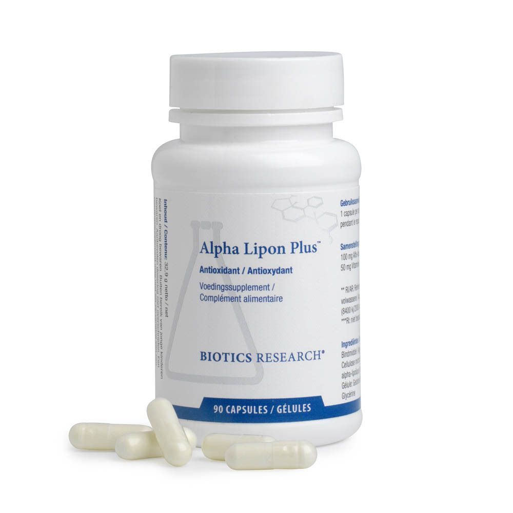 Een witte container met Alpha Lipon Plus capsules en vier capsules ernaast. De fles bevat 90 capsules.