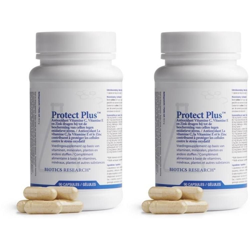 Twee witte flessen met etiketten en capsules. Opschrift: Protect Plus. Merk: Biotics Research. 90 capsules.