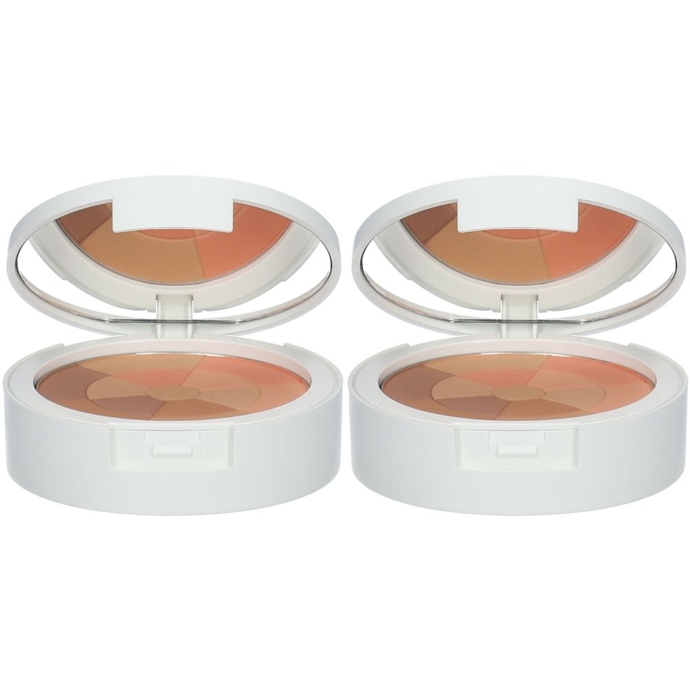 Deux boîtiers cosmétiques blancs ronds ouverts, avec miroir et poudre multicolore. Couvercles ouverts.