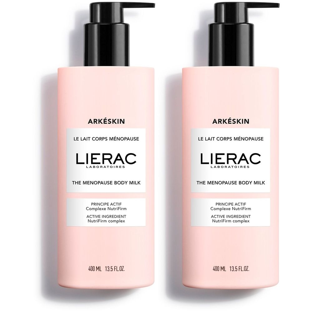Twee roze flessen met zwarte pomp. Opschrift: Arkéskin, Le Lait Corps Ménopause, Lierac, The Menopause Body Milk. 400 ml.