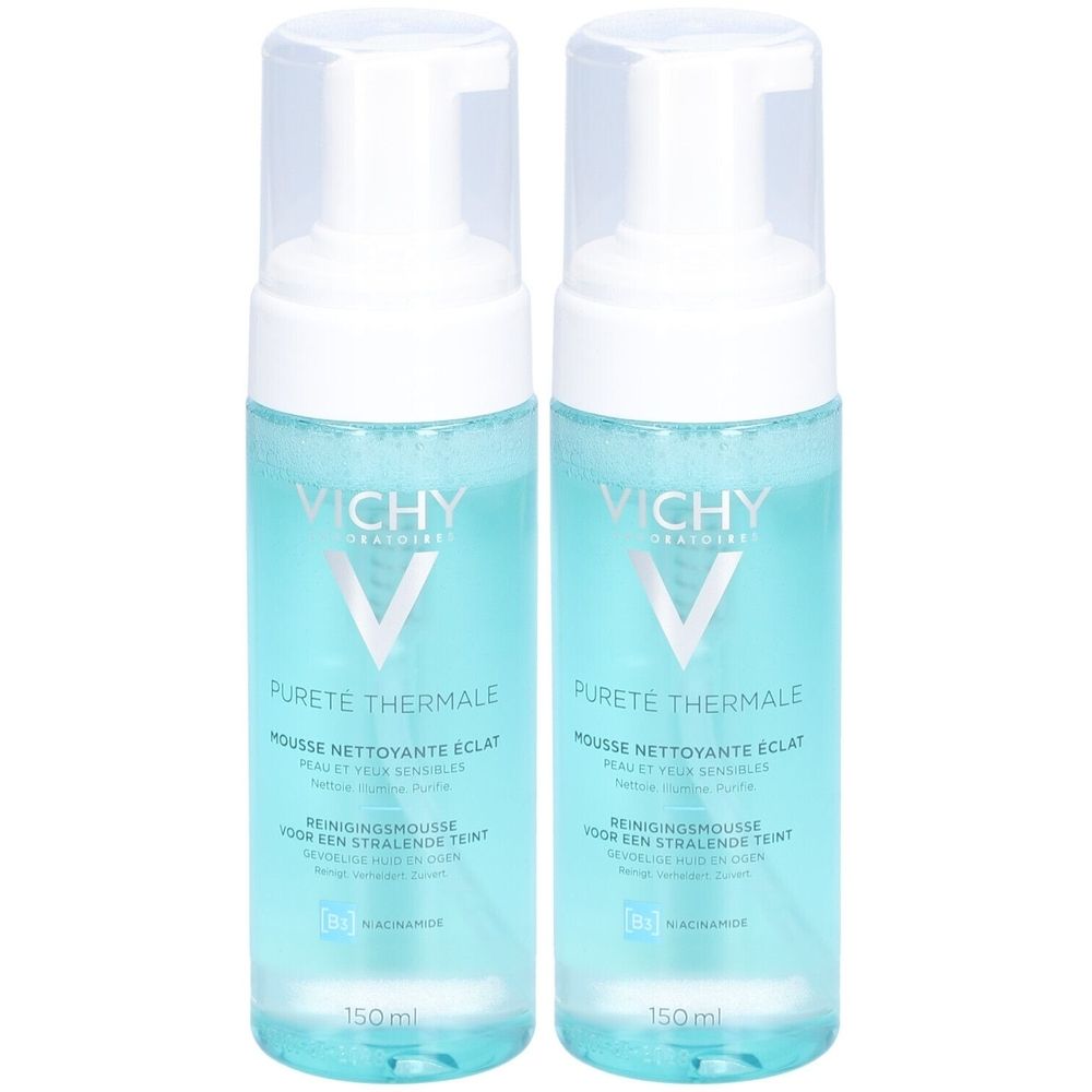 Deux flacons de Vichy Pureté Thermale Mousse Nettoyante Éclat. Liquide bleu dans des flacons transparents avec pompe blanche. Texte sur l'étiquette.