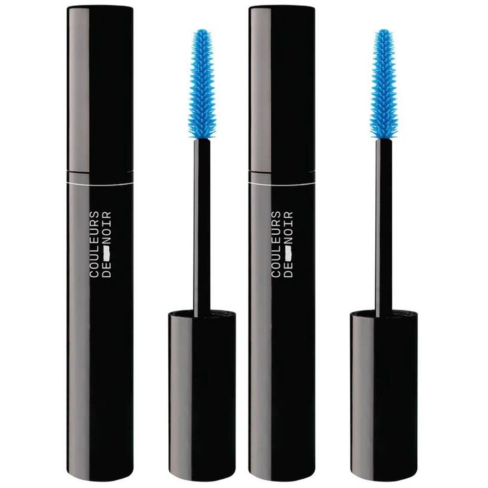 Deux mascaras noirs avec des brosses bleues. Le texte "COULEURS DE NOIR" est visible sur les tubes.
