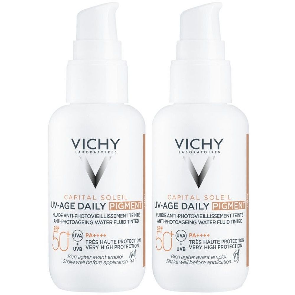 Twee witte flacons met pomp. Opschrift: Vichy Capital Soleil UV-Age Daily Pigment, zonnebeschermingsfactor 50+.