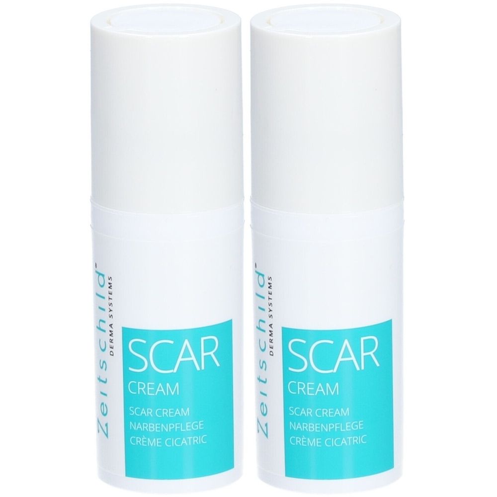 Twee witte flacons met blauwe etiketten. Opschrift: SCAR CREAM, Narbenpflege, Crème cicatricielle. Merk: Zeitschild.
