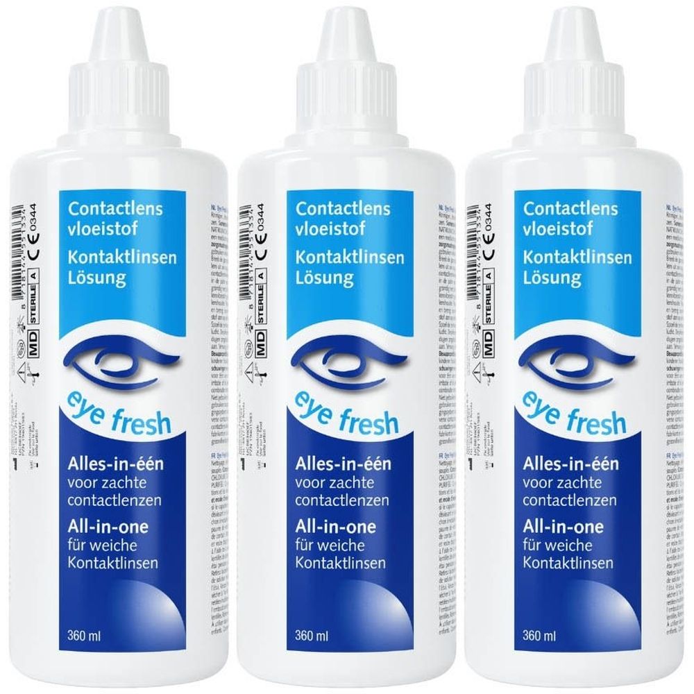 Drie witte flessen met blauwe etiketten. Opschrift: eye fresh, contactlensvloeistof. Logo's en tekst in meerdere talen.