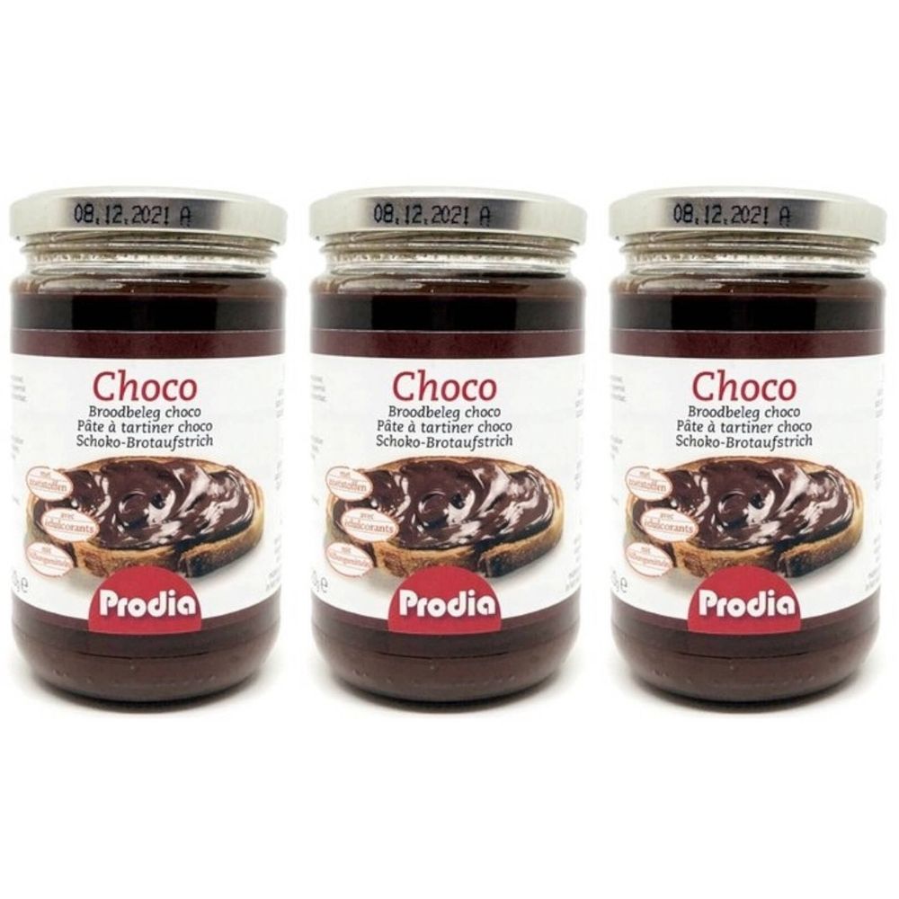 Trois pots de pâte à tartiner Prodia Choco. Inscription : Choco, Broodbeleg choco, Pâte à tartiner choco, Schoko-Brotaufstrich. Date : 08.12.2021.