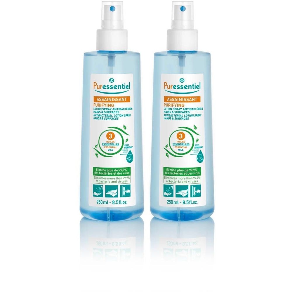 Twee blauwe spuitflessen met witte spuitkop. Opschrift: Puressentiel, Assainissant, Purifying. 250ml.