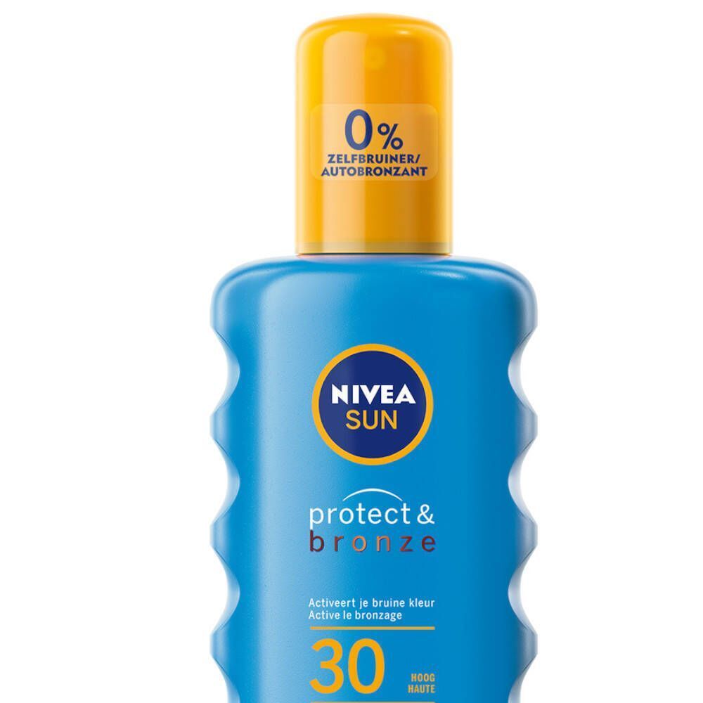 Blauwe zonnebrandspray met gele dop. Opschrift: Nivea Sun Protect & Bronze SPF30. Waterbestendig. 0% zelfbruiner.