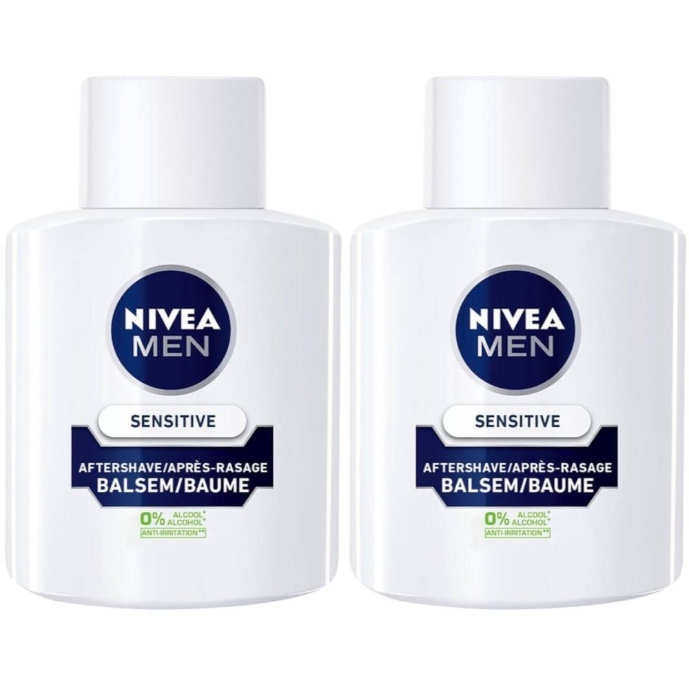Twee witte flacons NIVEA MEN Aftershave Balsem. Blauwe etiketten met tekst. Witte dop aan de bovenkant.