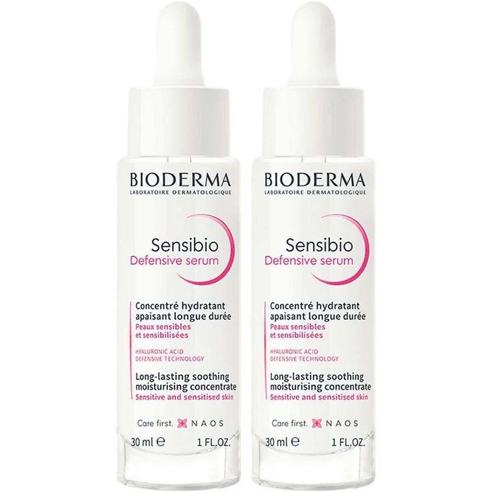 Deux flacons blancs avec compte-gouttes. Sur chaque flacon, "BIODERMA Sensibio Defensive serum". Texte en français et en anglais.