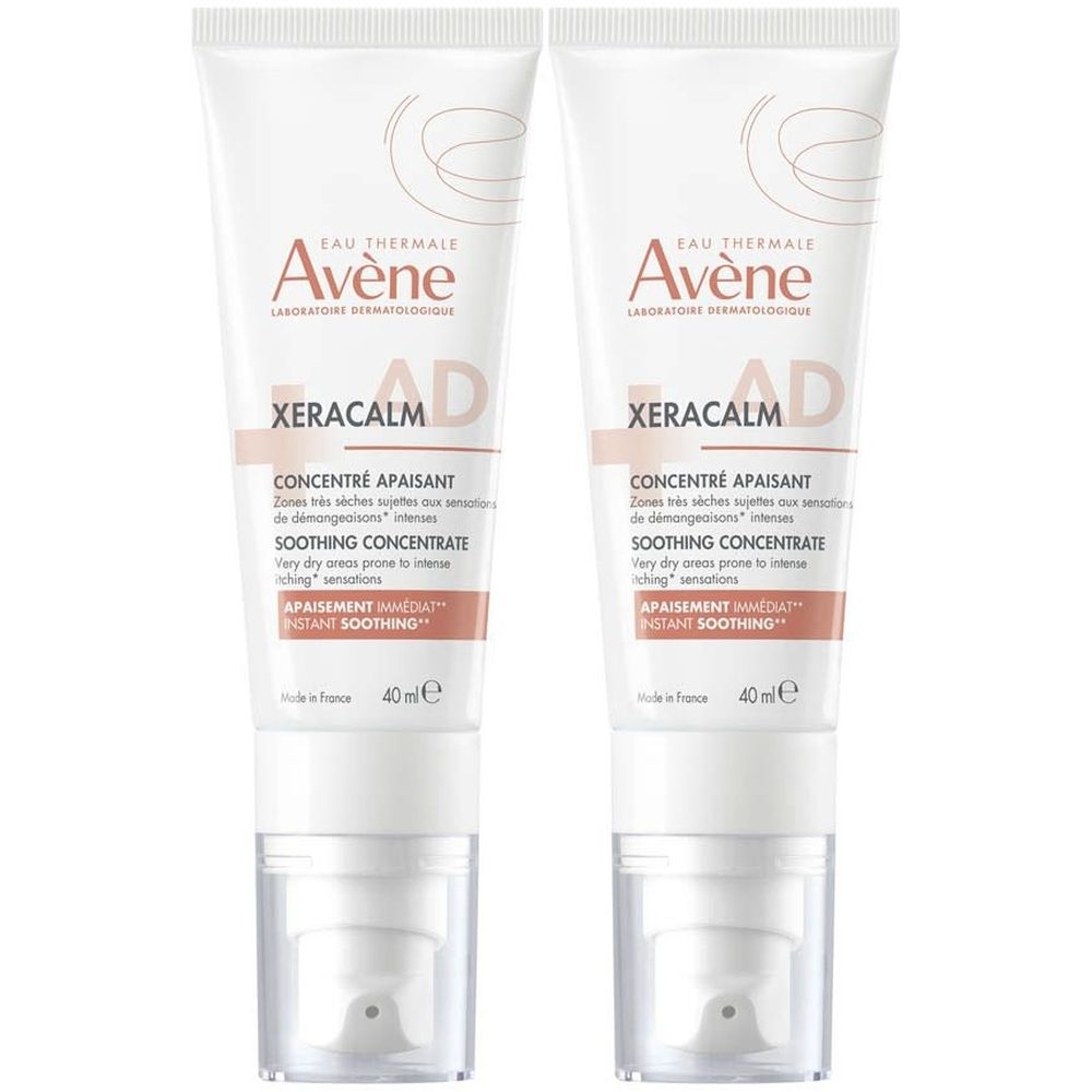 Twee tubes Avène XeraCalm A.D. Concentré apaisant. Wit, tekst zichtbaar, doseerpomp. 40 ml.