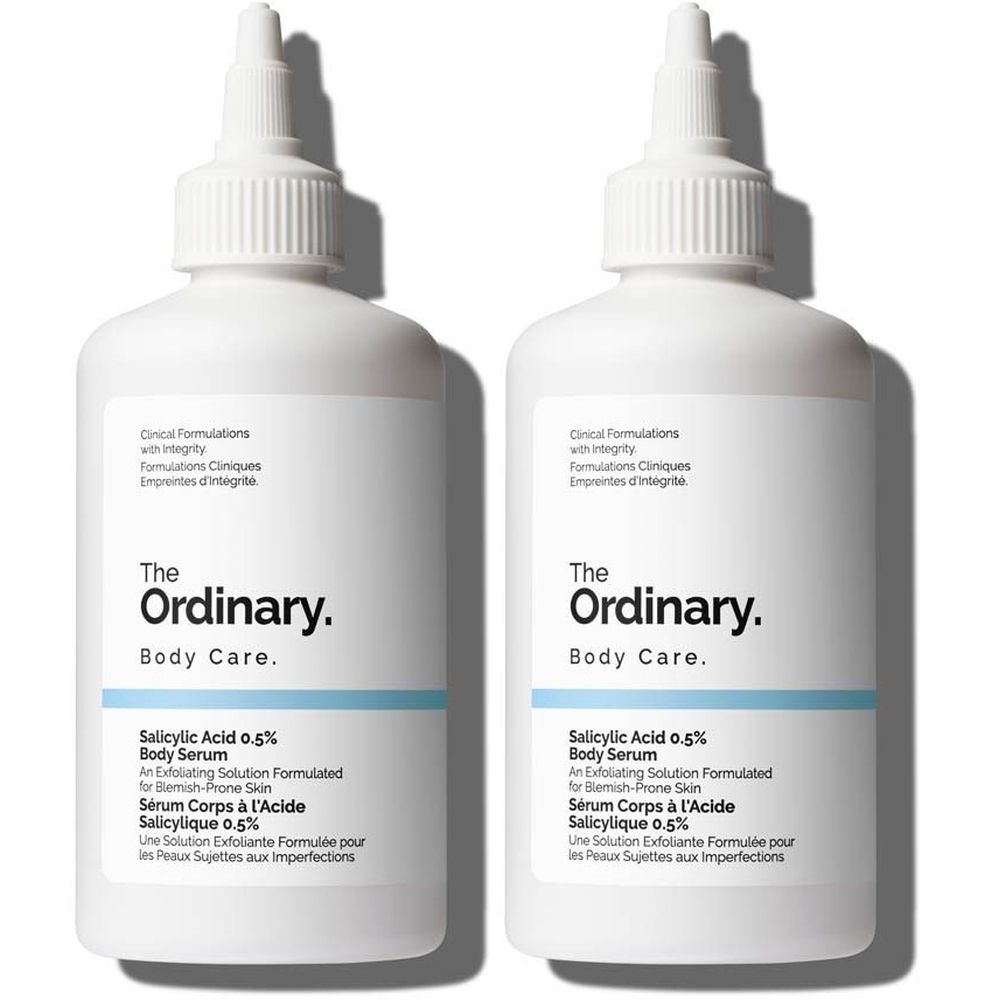 Twee witte flessen met doseertuit. Opschrift: The Ordinary Body Care, Salicylzuur 0,5% Serum Corps à l'Acide Salicylique.