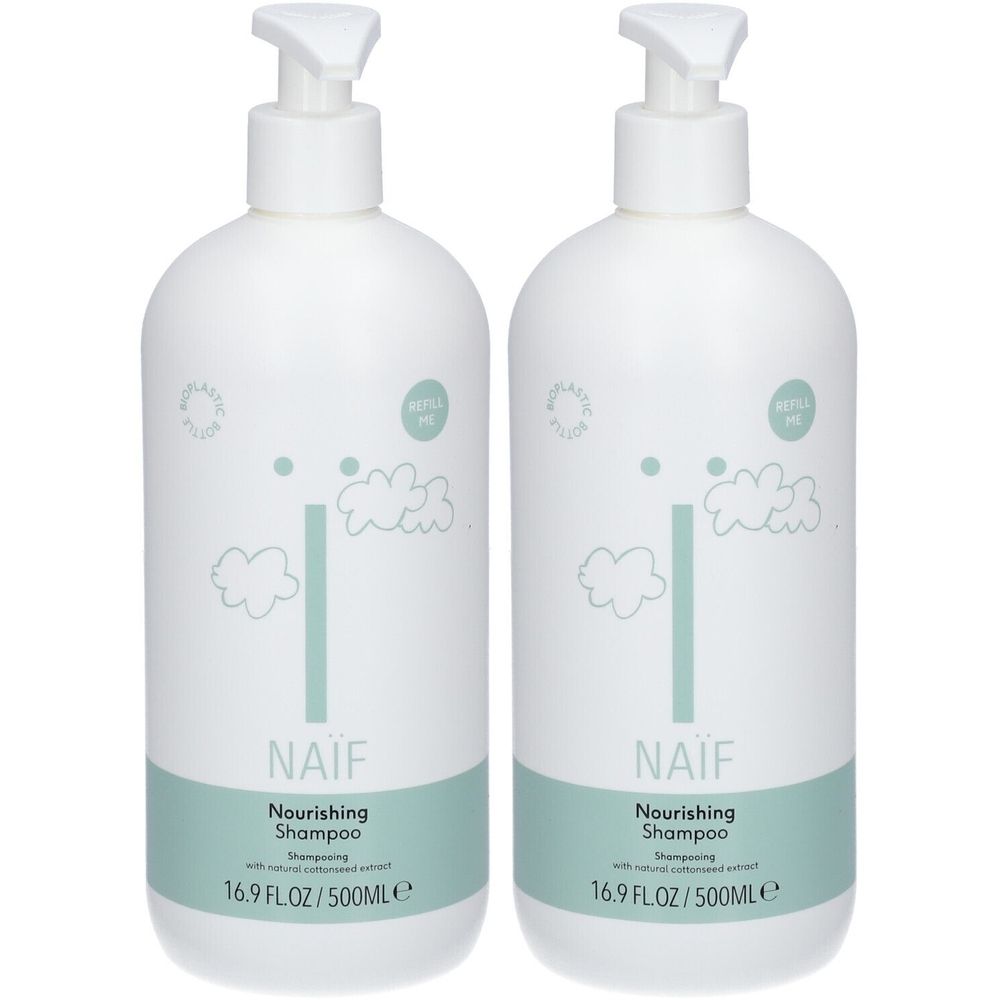 Twee witte flessen met pomp. Opschrift: NAÏF, Nourishing Shampoo. Mintgroene streep. 16.9 FL.OZ/500ML. Wolken design.
