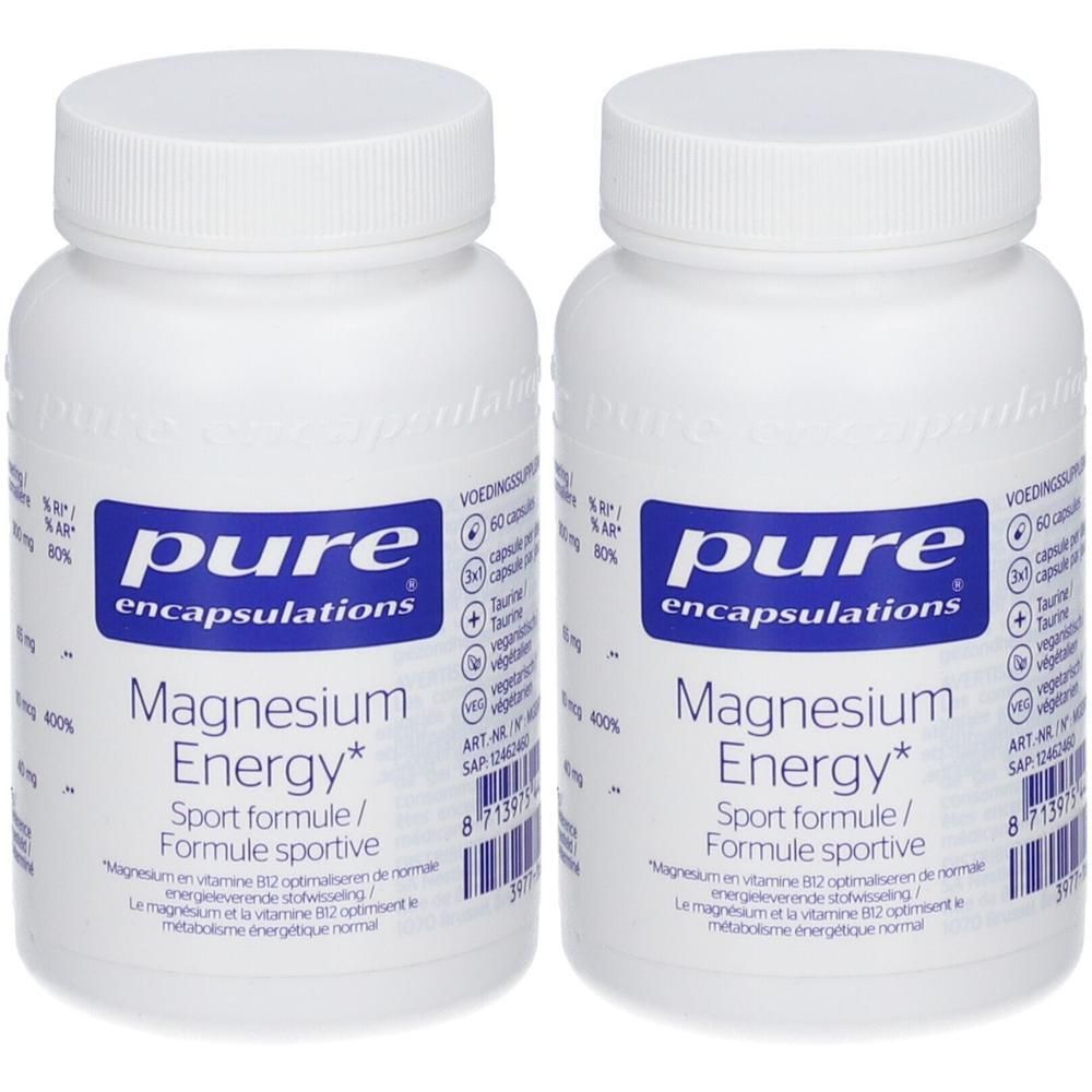 Twee witte flessen met etiketten. Opschrift: pure encapsulations Magnesium Energy. Blauwe etiketten met tekst.