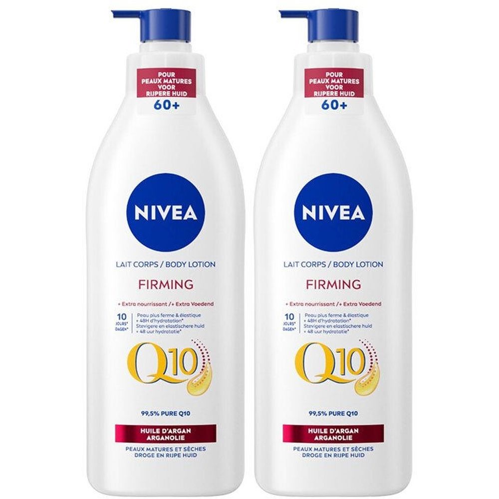 Twee witte flessen met blauwe pompkop. Opschrift: NIVEA, Lait Corps/Body Lotion, Firming, Q10. Voor de rijpere huid 60+.
