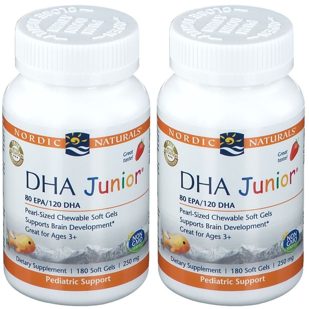 Twee witte flessen DHA Junior supplementen. Opschrift: Nordic Naturals, 180 softgels, voor kinderen vanaf 3 jaar.