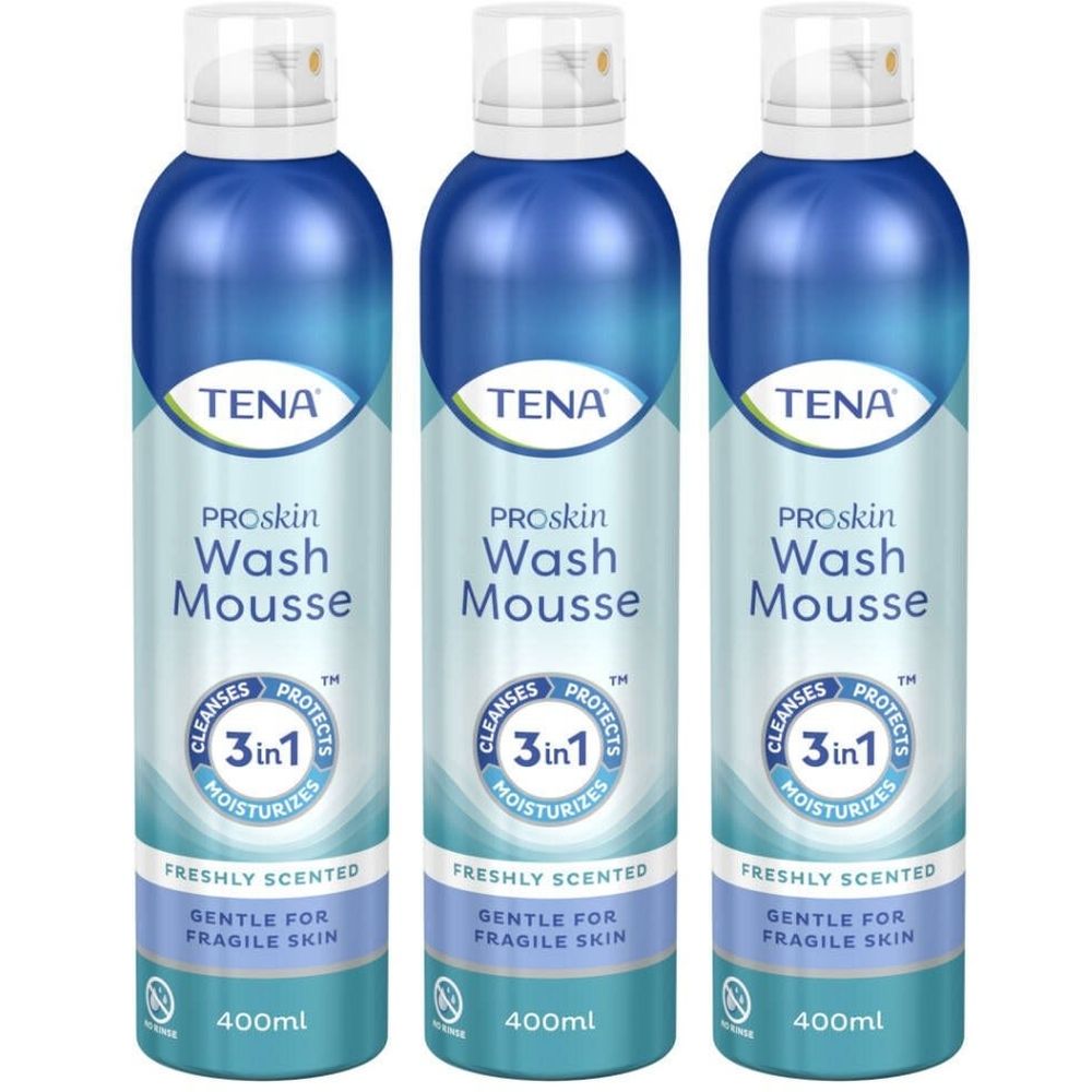 Drie blauwe flessen met witte sproeikop. Opschrift: TENA PROskin Wash Mousse. 3in1, zachte huid, 400ml.