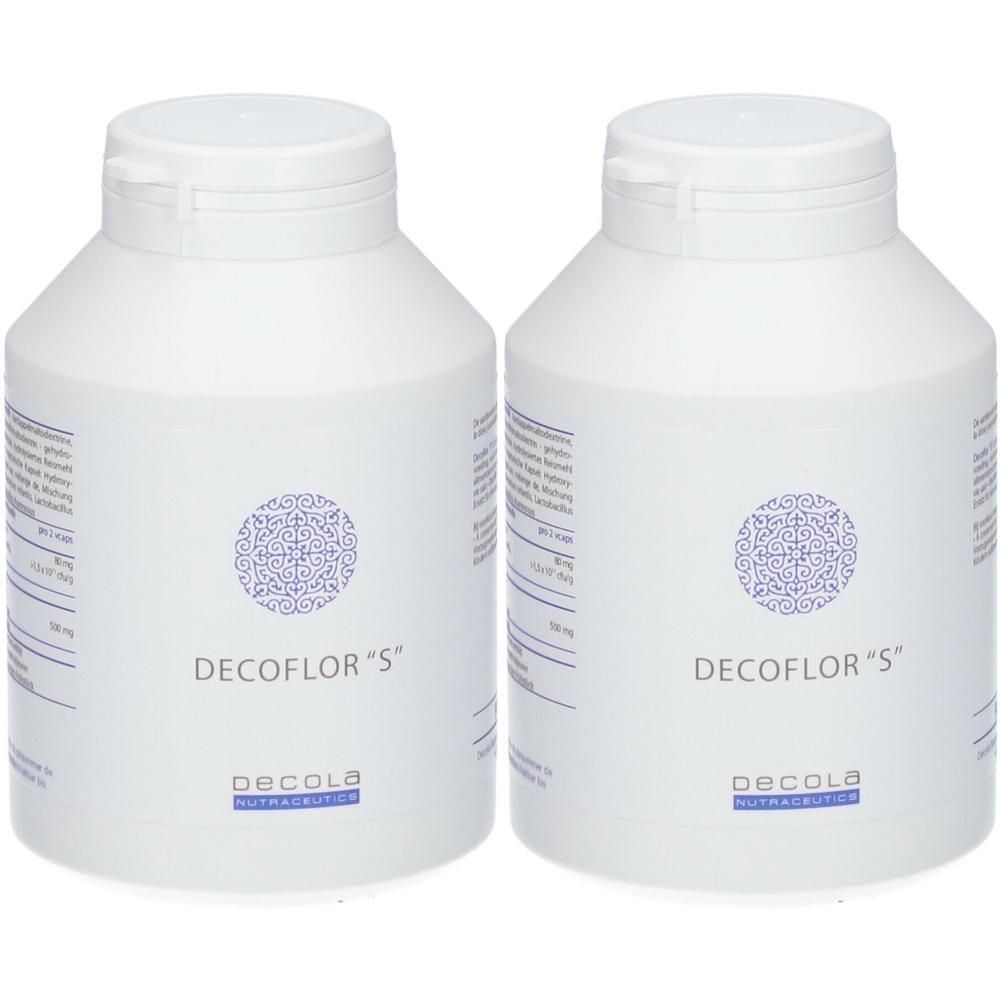 Twee witte flessen met deksels. Opschrift: Decoflor "S" en Decola Nutraceutics. Labels met tekst.