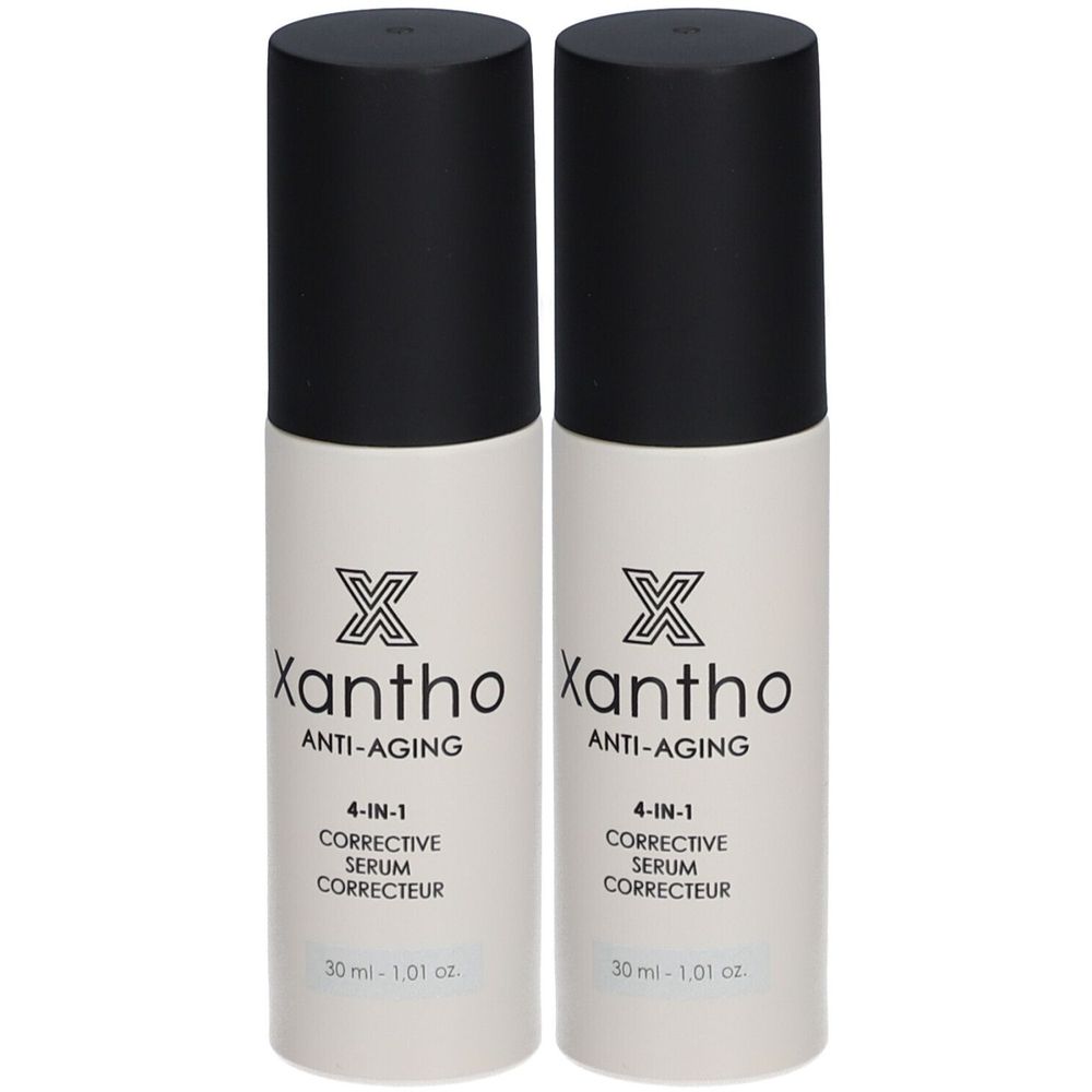 Twee flessen Xantho Anti-Aging Serum. Witte flessen met zwarte doppen. Opschrift: Xantho, Anti-aging, 4-in-1 Corrective Serum, 30 ml.