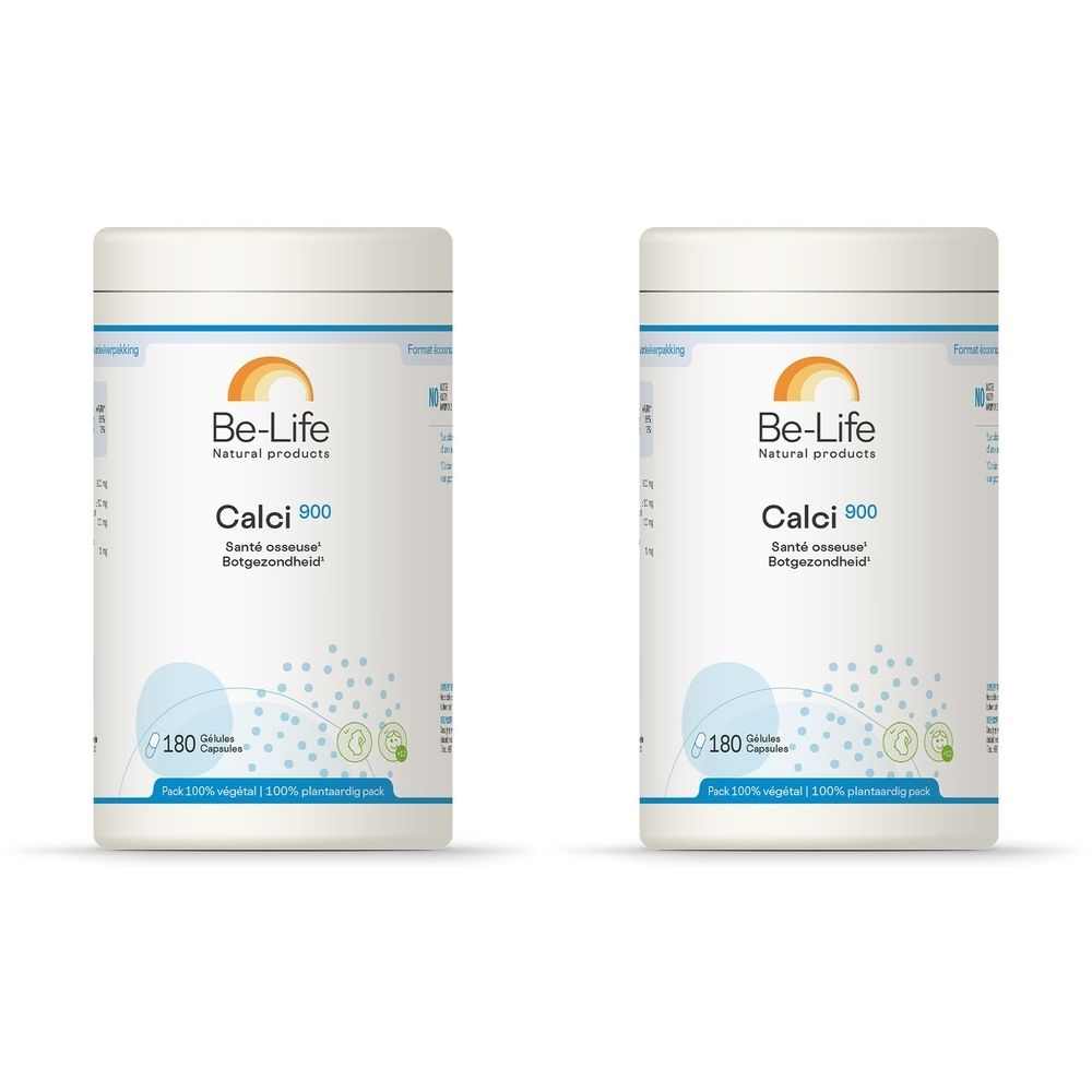 Twee witte potten met de tekst "Be-Life Calci 900". Opschrift: "180 capsules".
