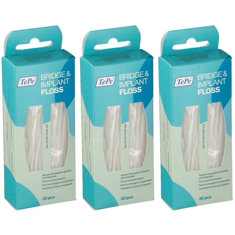 Trois boîtes de fil dentaire TePe Bridge & Implant Floss. Chaque boîte contient 30 pièces. Pads de fil dentaire transparents visibles.