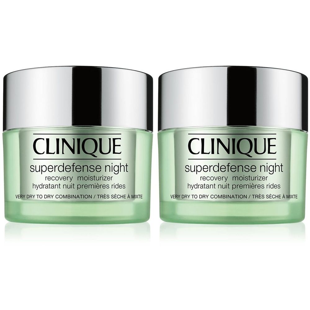 Twee groene potjes met zilveren deksels. Op de voorkant staat "CLINIQUE superdefense night recovery moisturizer".