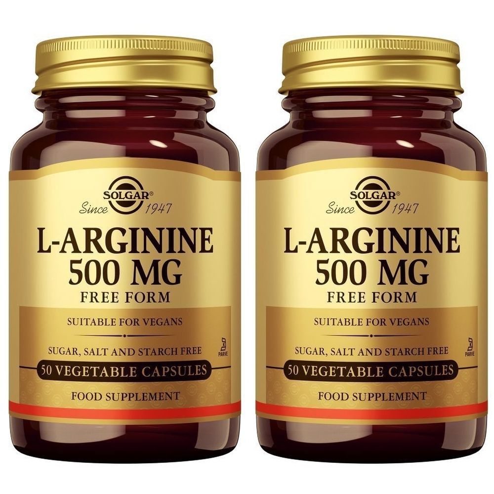 Twee flessen Solgar L-Arginine 500 mg. Bruine glazen flessen met gouden doppen en etiketten. Opschrift: L-Arginine 500 mg, vegan, 50 capsules.