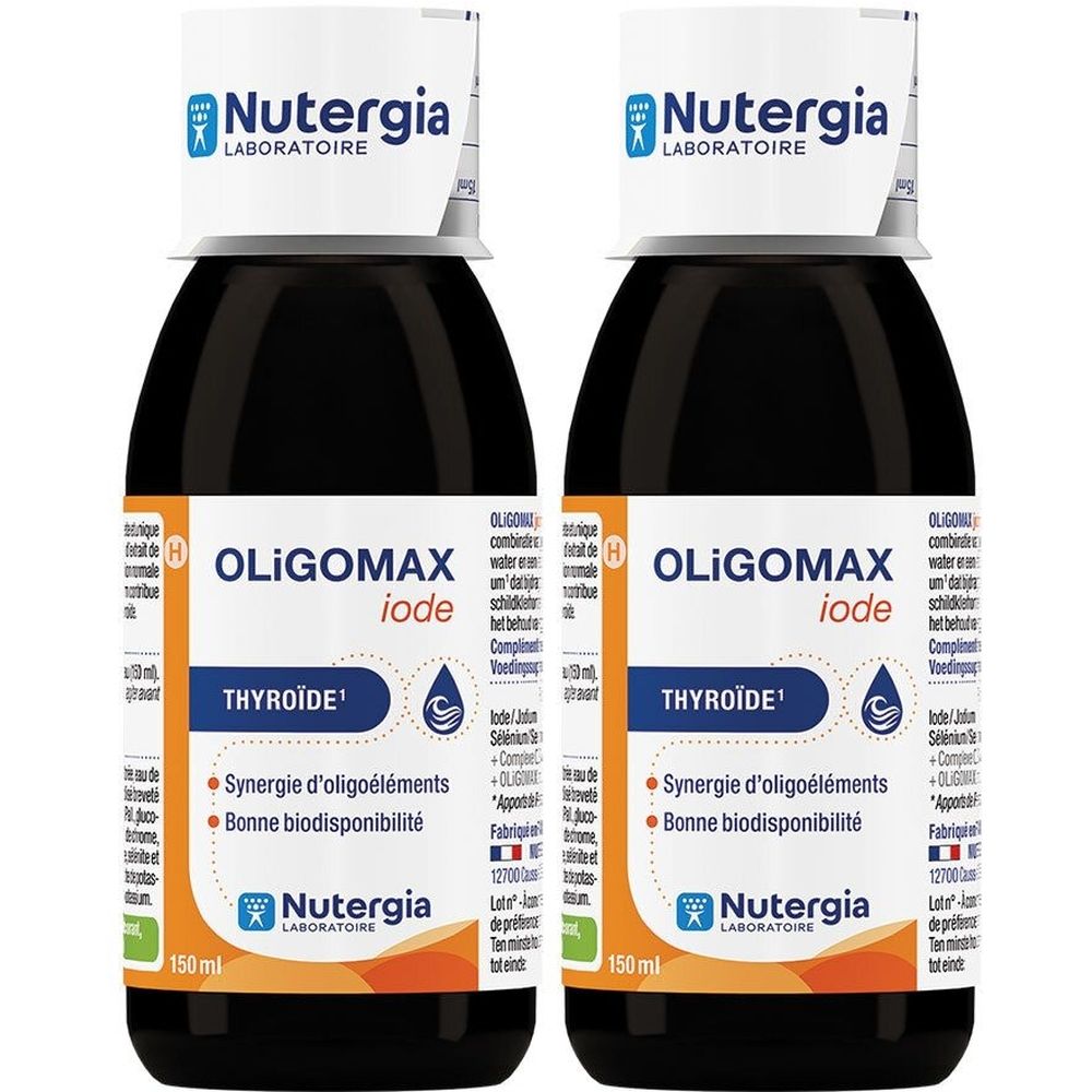 Twee flessen Nutergia Oligomax Iode. Zwarte vloeistof in glazen flessen met wit etiket. Productnaam en merk duidelijk zichtbaar.