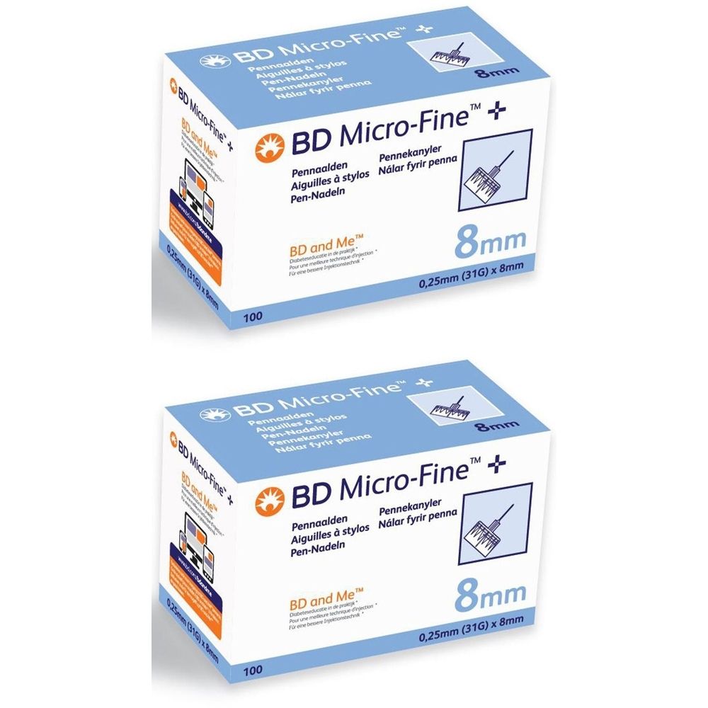 Twee dozen BD Micro-Fine+ met 8mm naalden. Blauwe verpakking met productnaam, maat en afbeelding van een naald.
