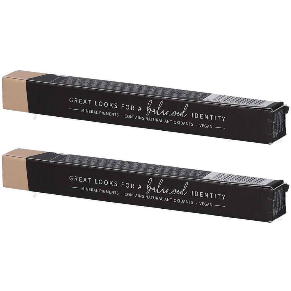 Twee zwarte stiften in rechthoekige verpakking. Opschrift: Great Looks for a balanced identity. Minerale pigmenten, vegan.