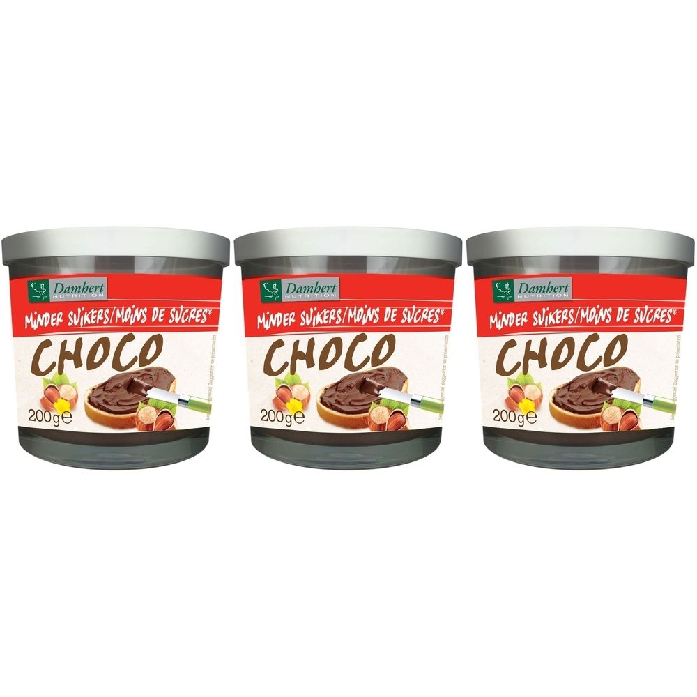 Drie potten chocolade-hazelnootpasta. Opschrift: MINDER SUIKERS/MOINS DE SUCRES, CHOCO, 200ge. Merk: Damhert.