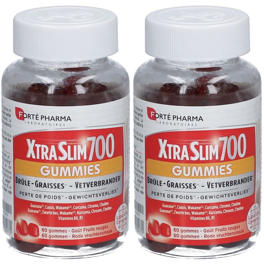 Twee flessen Forté Pharma XtraSlim 700 Gummies. Transparante flessen met witte doppen. Rode etiketten met productnaam en ingrediënten.