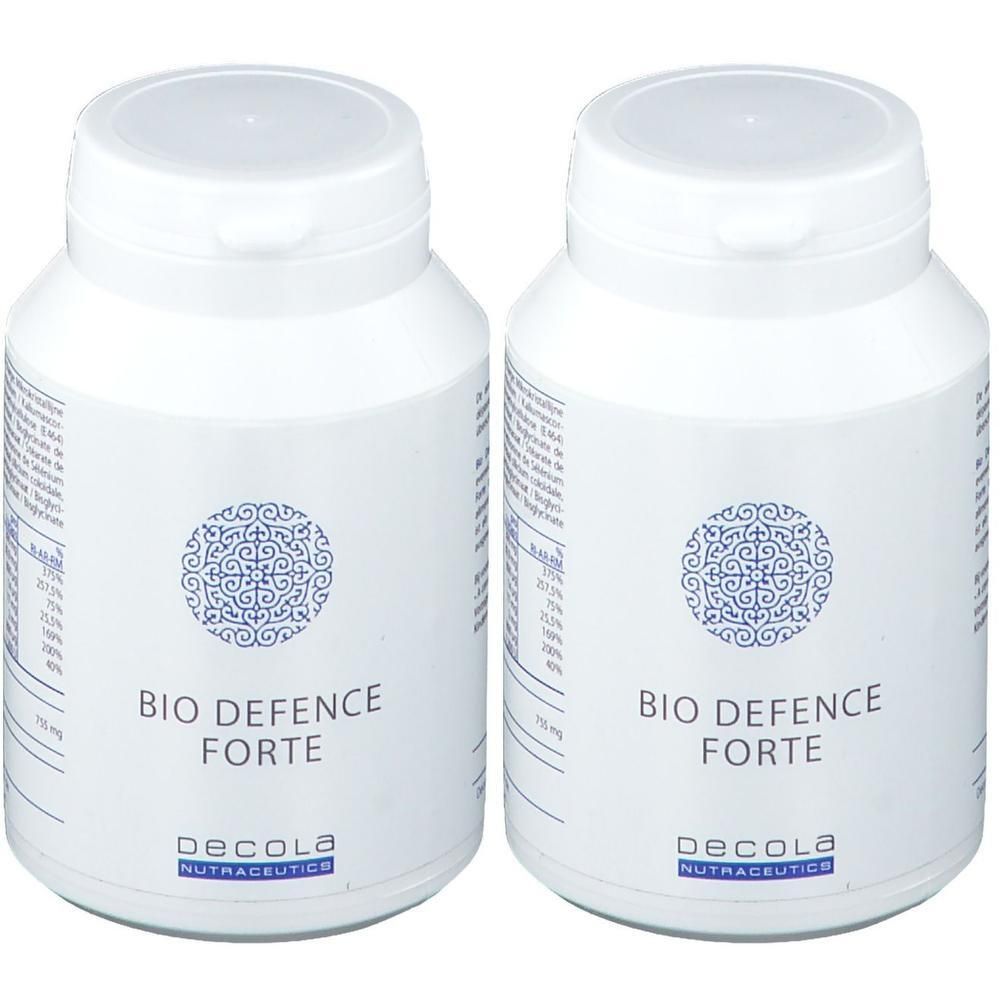 Deux flacons blancs avec couvercles. Inscription: BIO DEFENCE FORTE. Marque: Decola Nutraceutics. Motifs bleus.