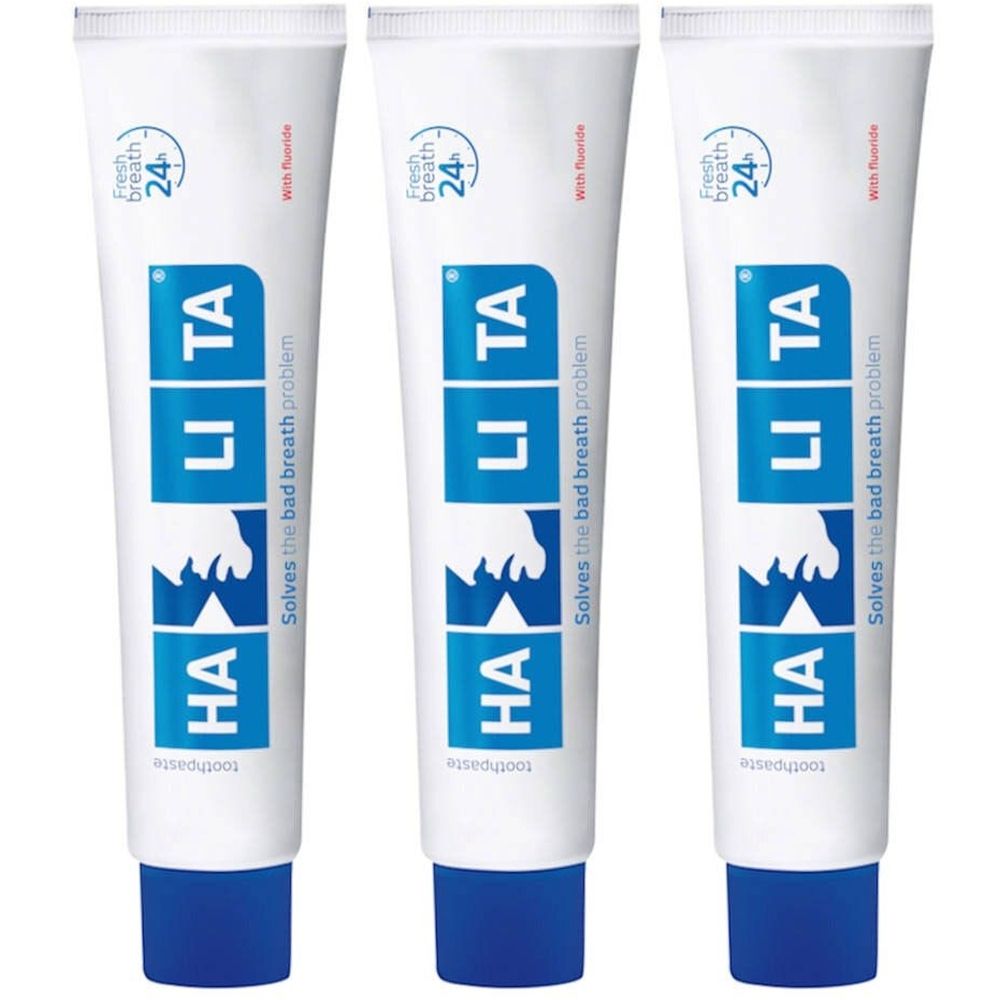 Drie tubes tandpasta. Wit met blauwe letters HALITA. Lost het probleem van slechte adem op. Met fluoride. Blauwe dop. Frisse adem 24.