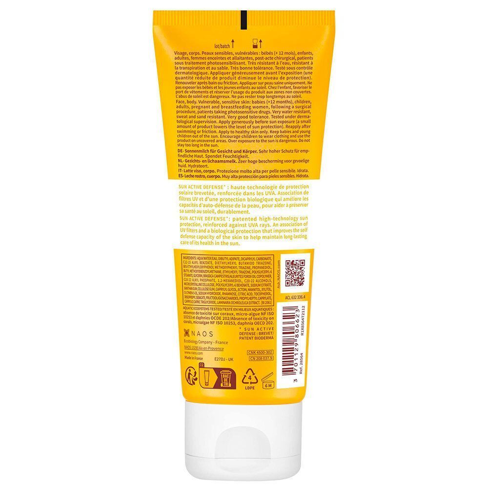 Achterkant van een tube BIODERMA Photoderm Lait ULTRA. Gele tube met tekst en symbolen. QR-code en waarschuwingen.