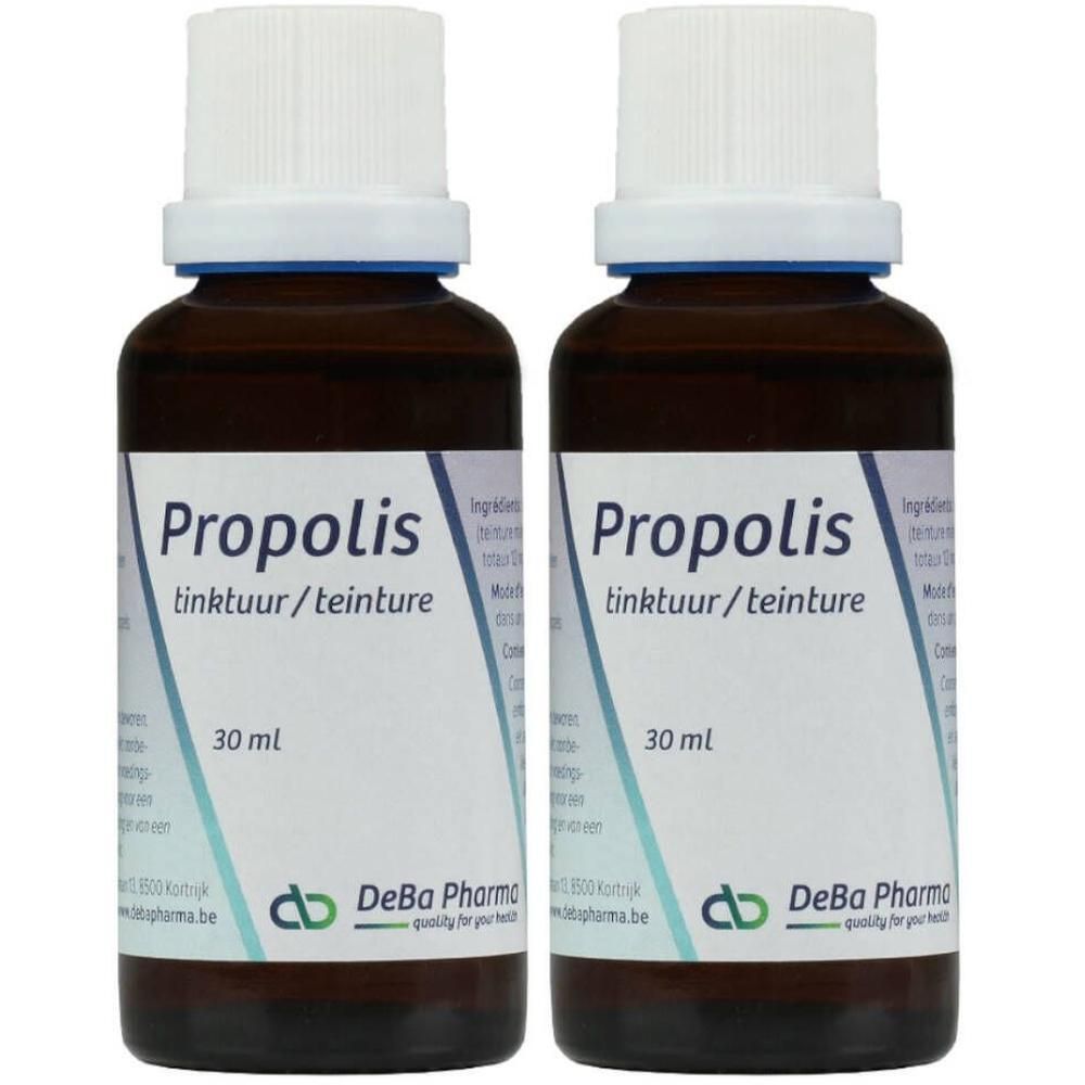 Twee bruine glazen flessen met witte dop. Opschrift "Propolis". Etiket met tekst en logo van DeBa Pharma.