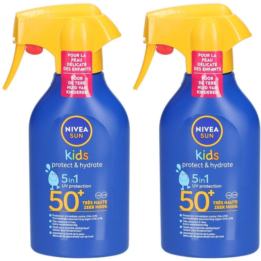 Twee blauwe sprayflessen NIVEA Sun Kids SPF50+. Gele sproeikop, productnaam en SPF-waarde.
