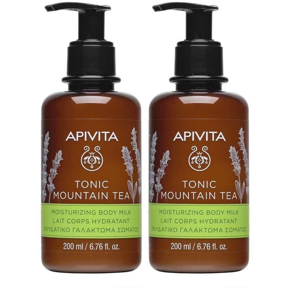 Twee bruine flessen met zwarte pompen. Opschrift: APIVITA, Tonic Mountain Tea, Moisturizing Body Milk. 200 ml.
